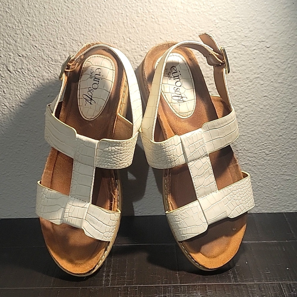 Euro Soft by Sofft Cream Crocodile Sandals Women's Size 8M